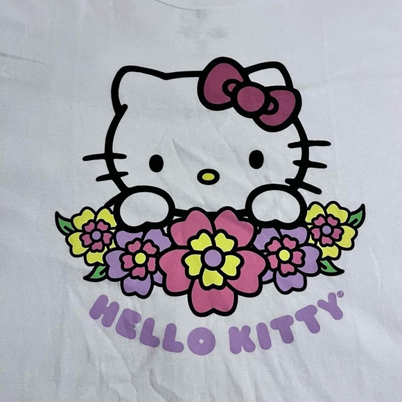 ✨20% Off Sale✨Hello Kitty white graphic XL semi crop tee - Picture 3 of 7